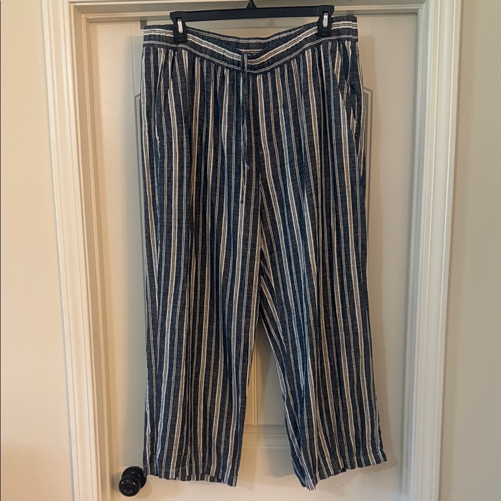 Old Navy Navy and White Striped Wide-Leg Pants